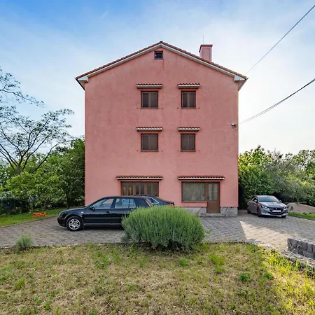 3 Bedroom Stunning In Appartamento Kastav