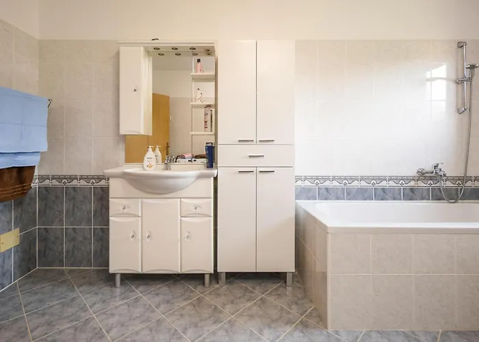 3 Bedroom Stunning In Appartamento Kastav