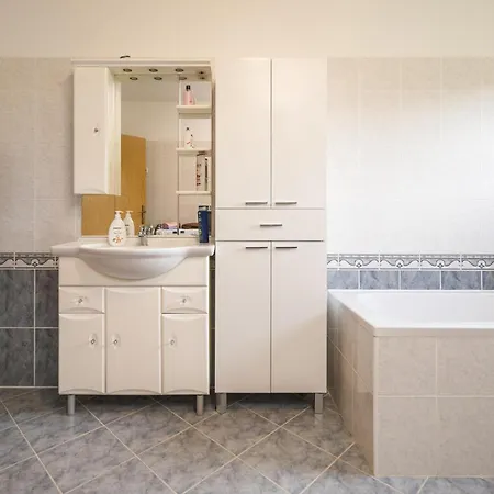 3 Bedroom Stunning In Apartamento Kastav