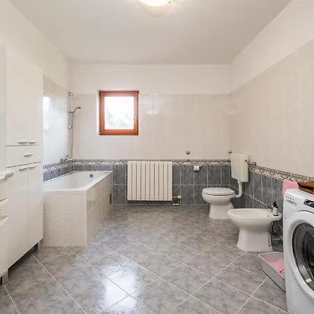 3 Bedroom Stunning In *